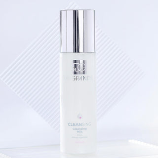 Dr. Grandel Cleansing Milk texture-due