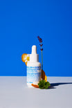 Malin+Goetz Replenishing Face Serum ambiente con camomilla