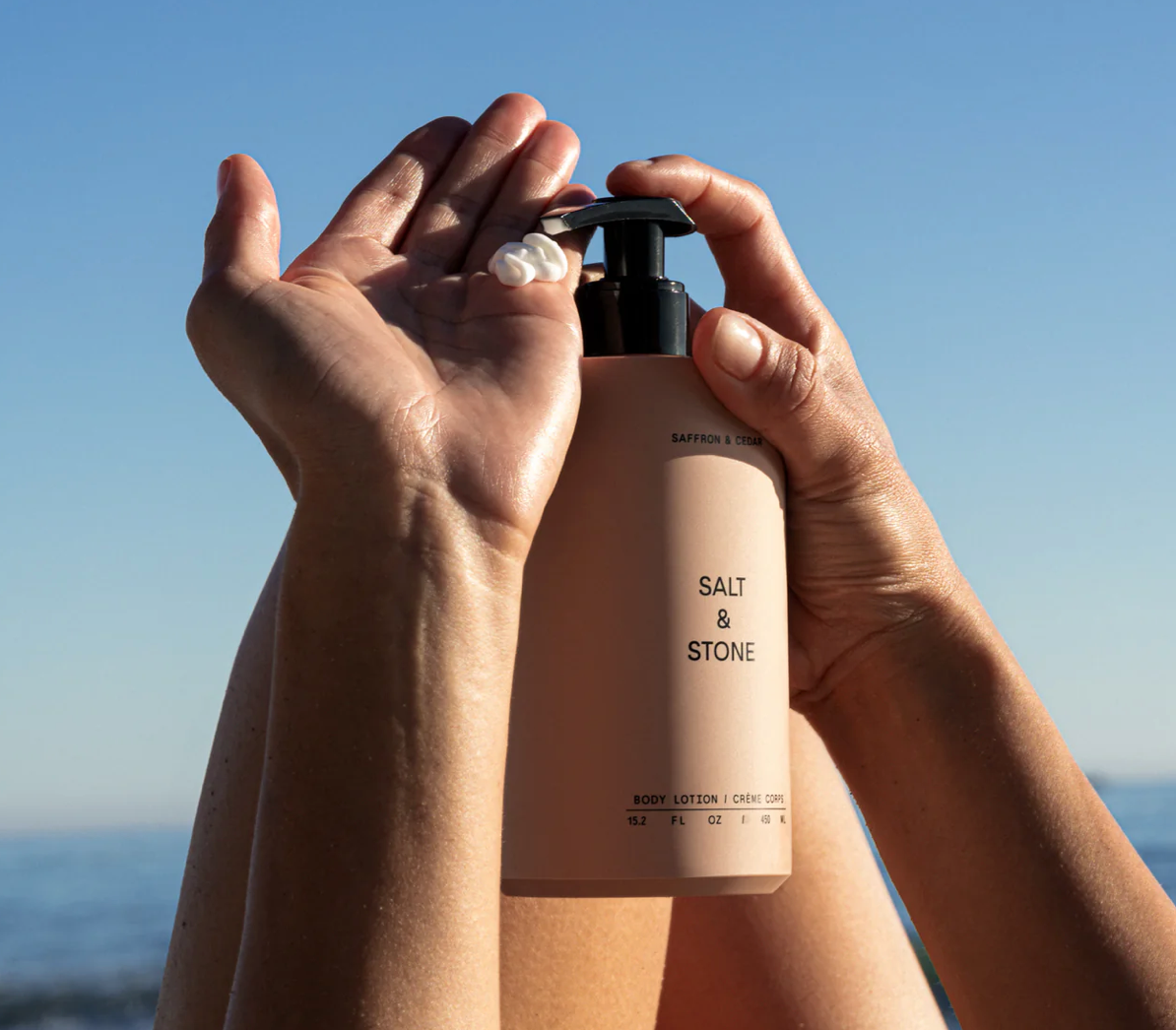 Salt & Stone Body Lotion - Saffron & Cedar ambiente