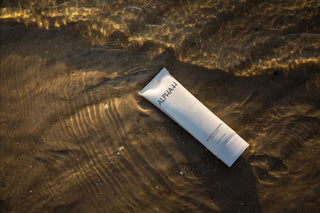 Alpha-H Balancing Cleanser tubo nell'acqua