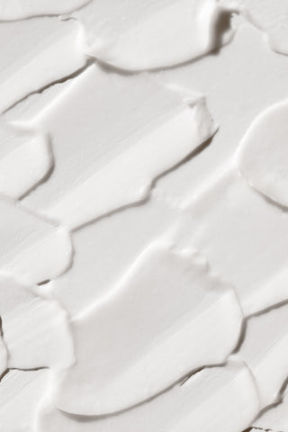 Alpha-H Essential Hydration Cream texture in primo piano