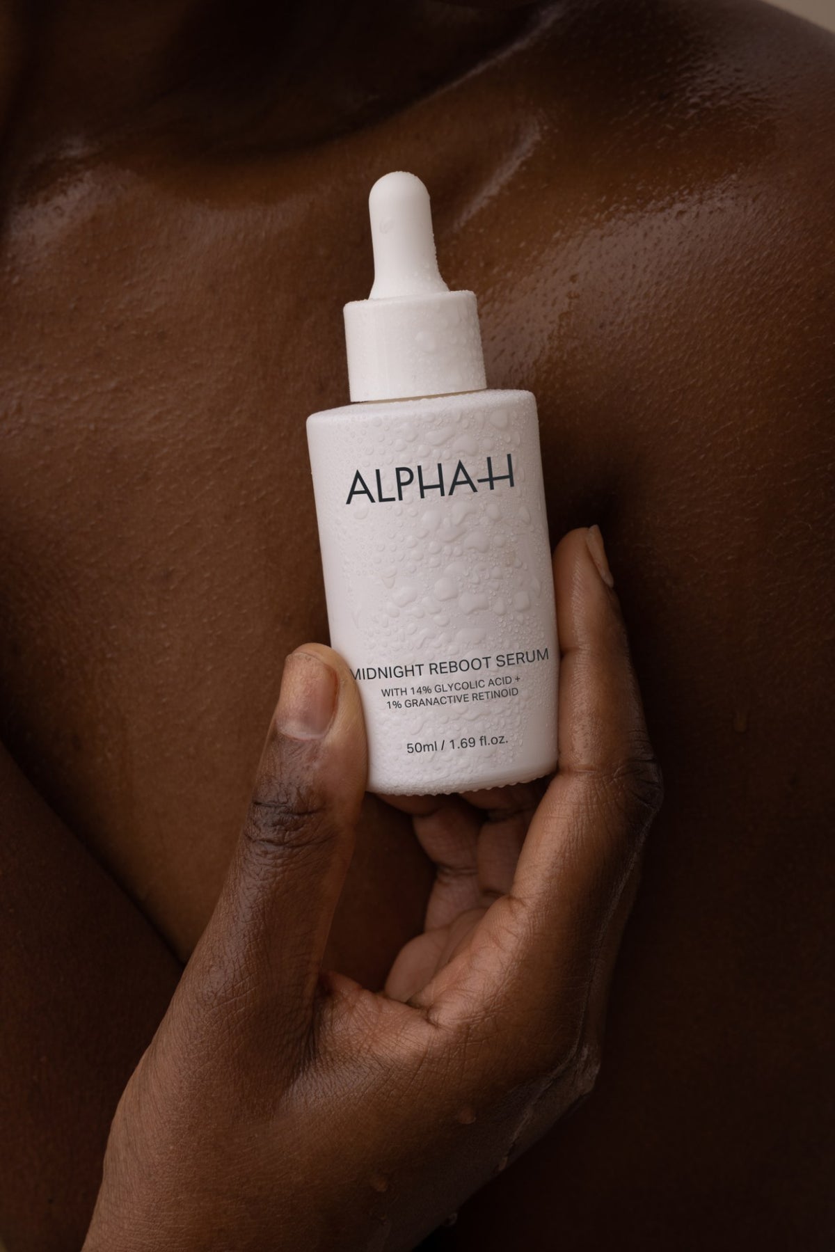 Alpha-H Midnight Reboot Serum flacone in mano