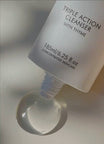 Alpha-H Triple Action Cleanser tubo con goccia di gel