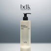 BDK Parfums Bouquet de Hongrie Shower Gel flacone con pompetta in studio con logo bdk