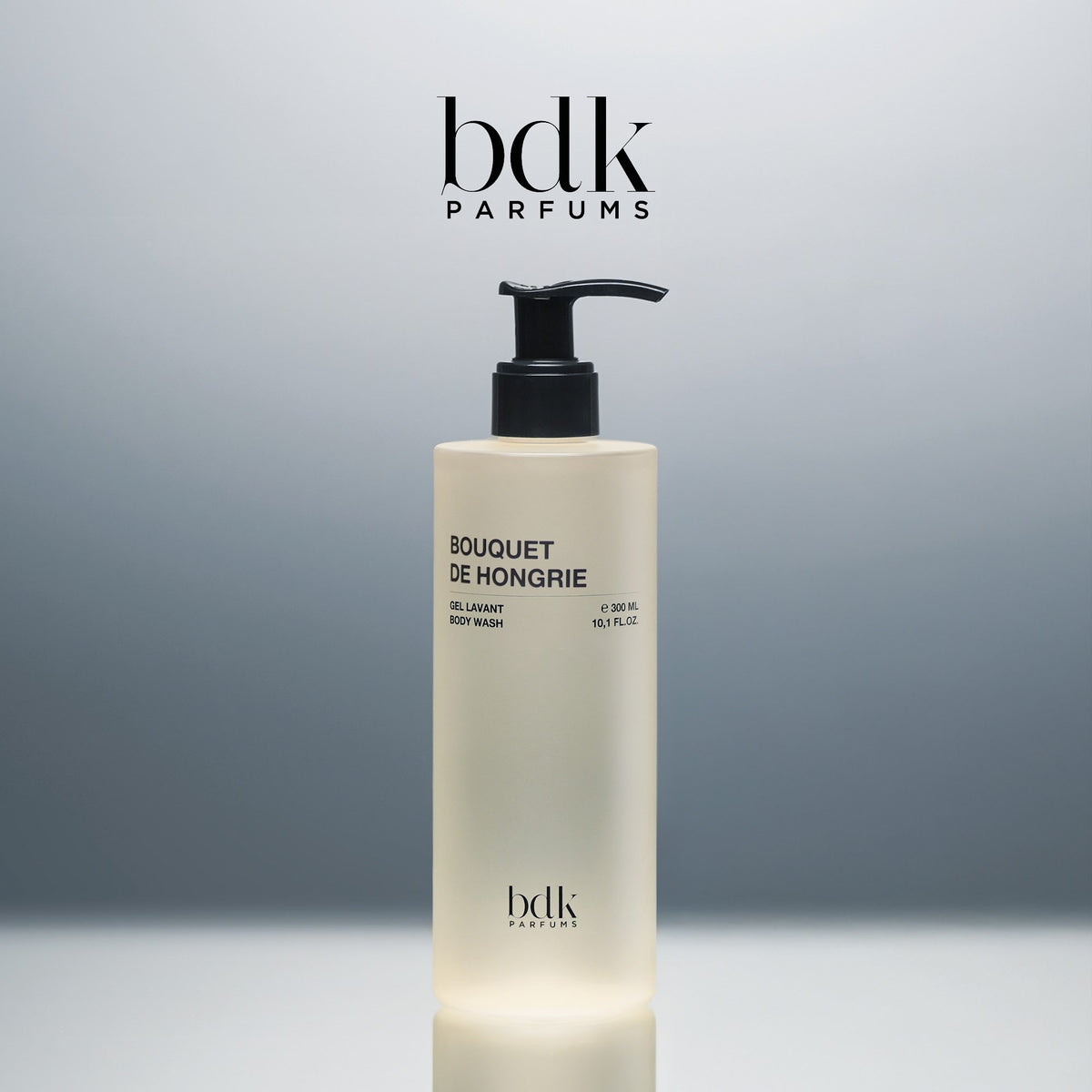 BDK Parfums Bouquet de Hongrie Shower Gel flacone con pompetta in studio con logo bdk