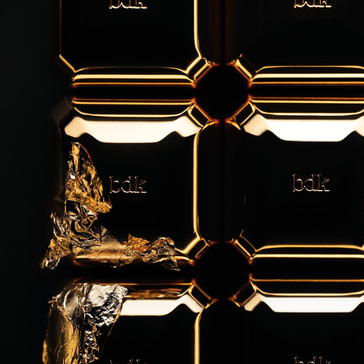 BDK Parfums Velvet Tonka Extrait tappi dorati dall'alto con foglia d'oro