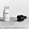 Medik8 Oxy-R Peptides 2x 10ml flacone con contagocce e goccia di siero
