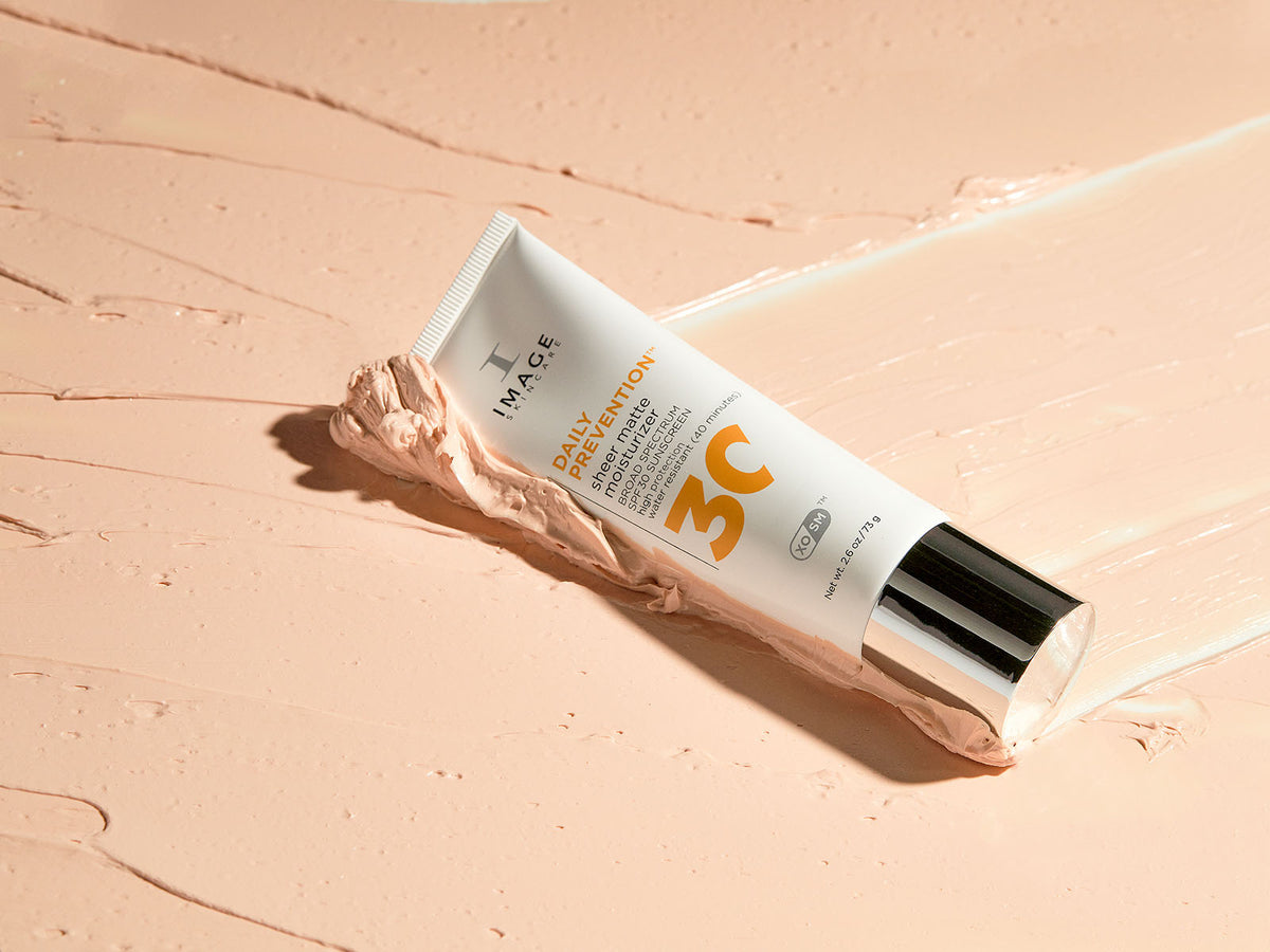 Image Skincare Daily Prevention Sheer Matte Moisturizer SPF 30 ambiente