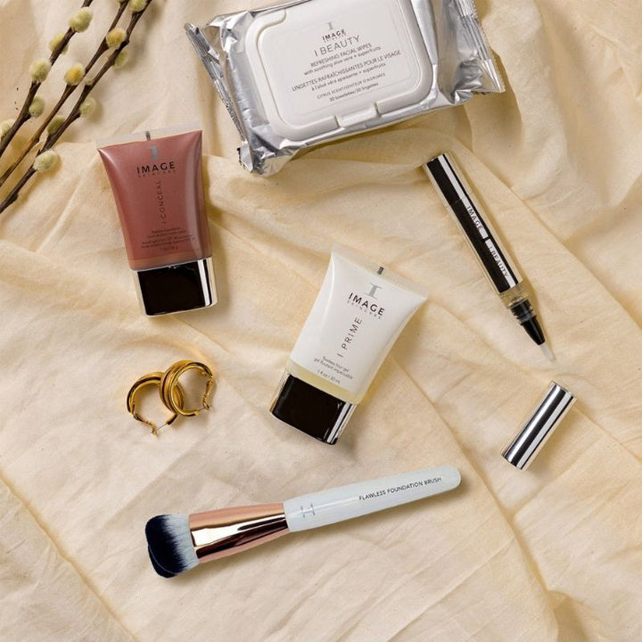 Image Skincare I BEAUTY - Flawless Foundation Brush ambiente