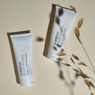 Oolaboo Super Foodies Velvety Hand Lotion accanto a All Over Gentle Scrub