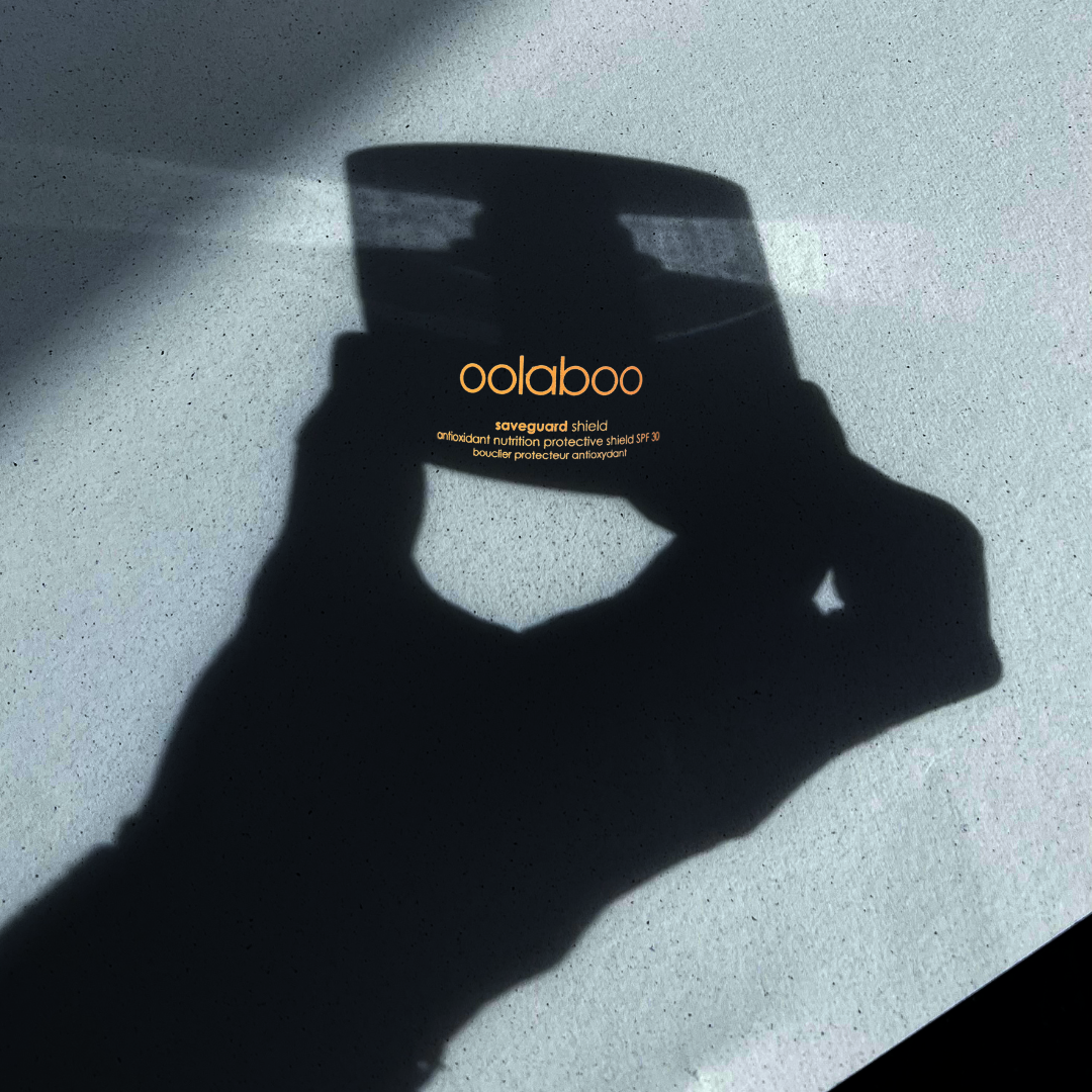 Oolaboo Saveguard Protective Shield SPF30 con l'ombra di una mano