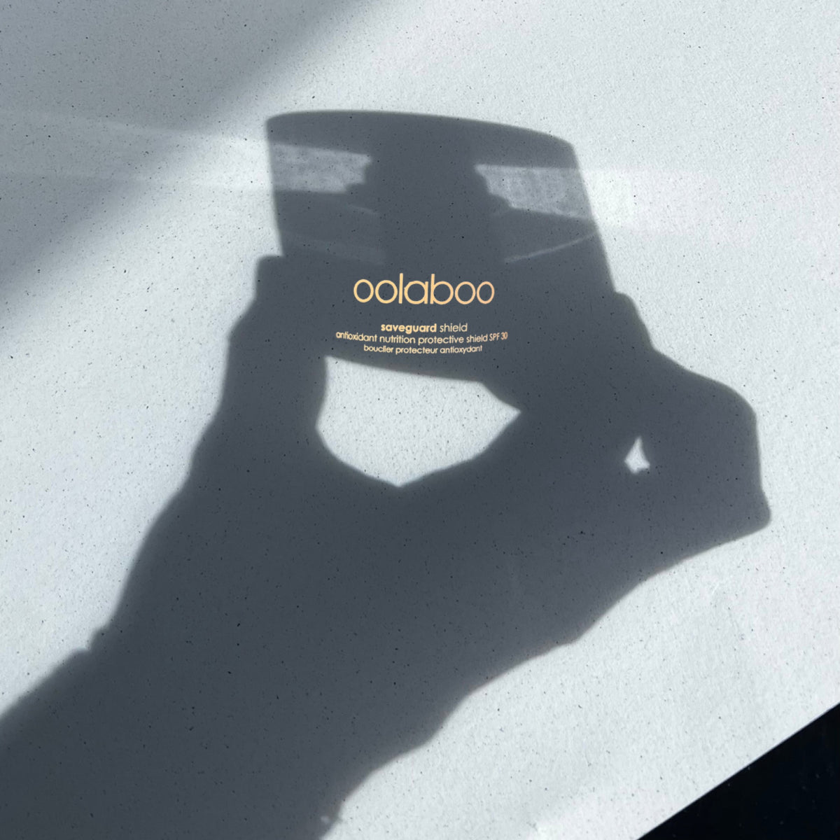 Oolaboo Saveguard Protective Shield SPF30 come ombra nella mano