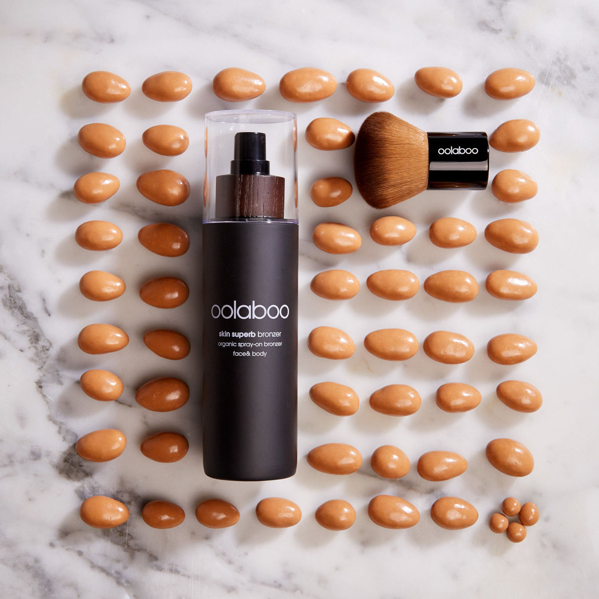 Oolaboo Skin Superb Organic Spray-on Bronzer con pennello e mandorle