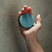 Oolaboo Super Foodies Face Cleansing Bar in mano