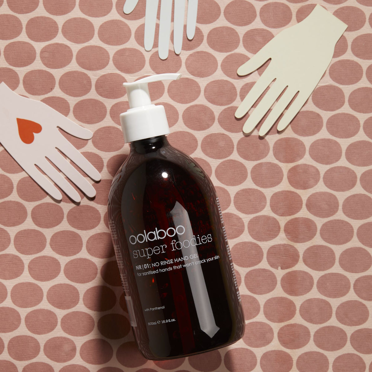 Oolaboo Super Foodies No Rinse Hand Gel tra mani di carta