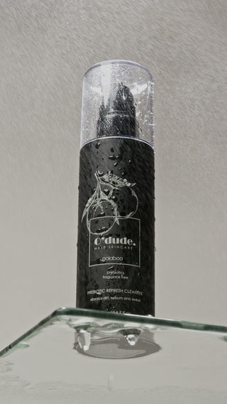 Oolaboo O'Dude Prebiotic-Refresh Cleanser onder stromend water