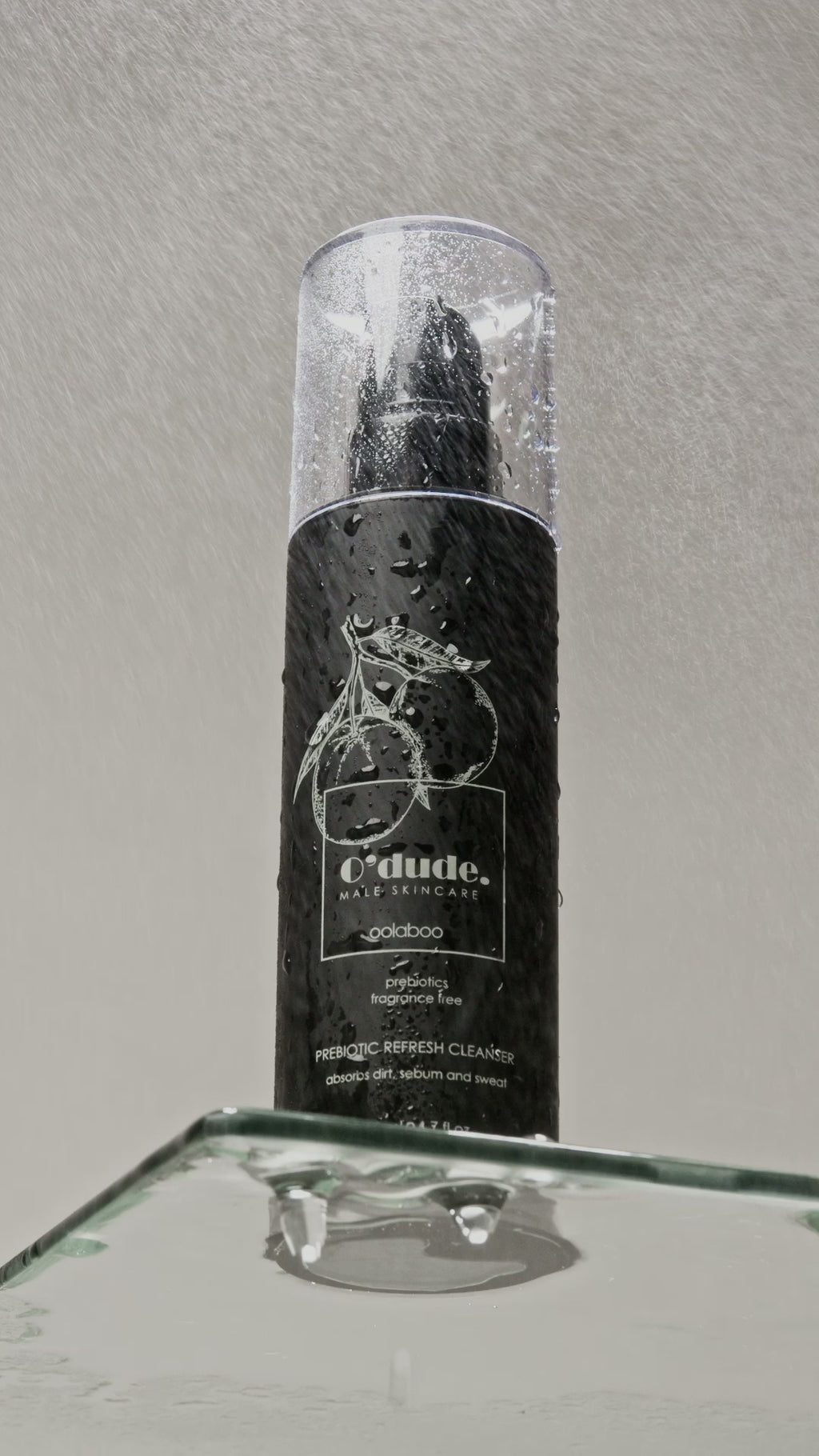 Oolaboo O'Dude Prebiotic-Refresh Cleanser onder stromend water