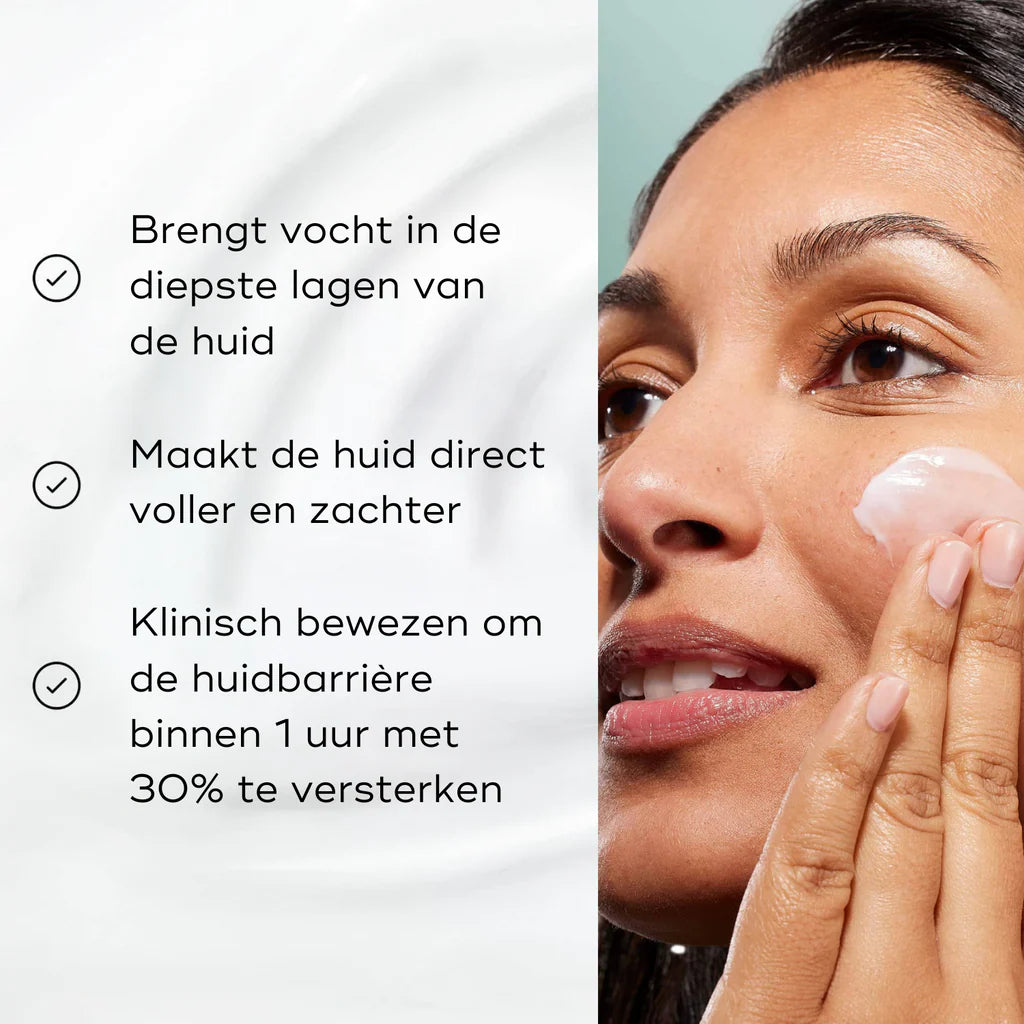 Medik8 Total Moisture Daily Facial Cream modella con benefici